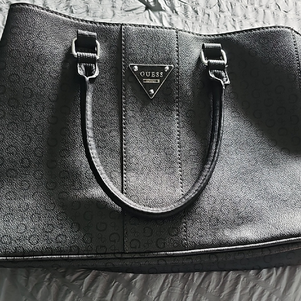 GUESS Elegant Black Tote Bag